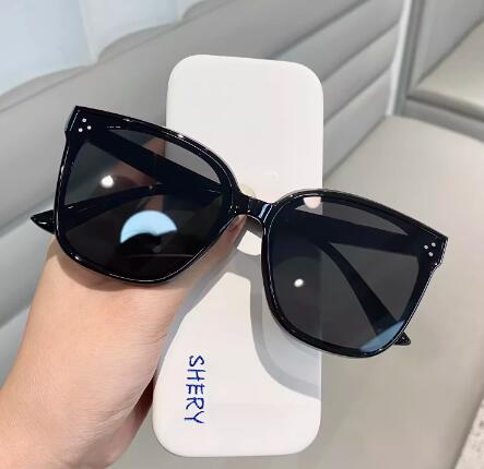Fashionable oversized frame personalized square sunglasses with anti-UV